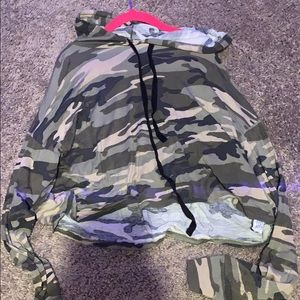 camp long sleeve w/ hood